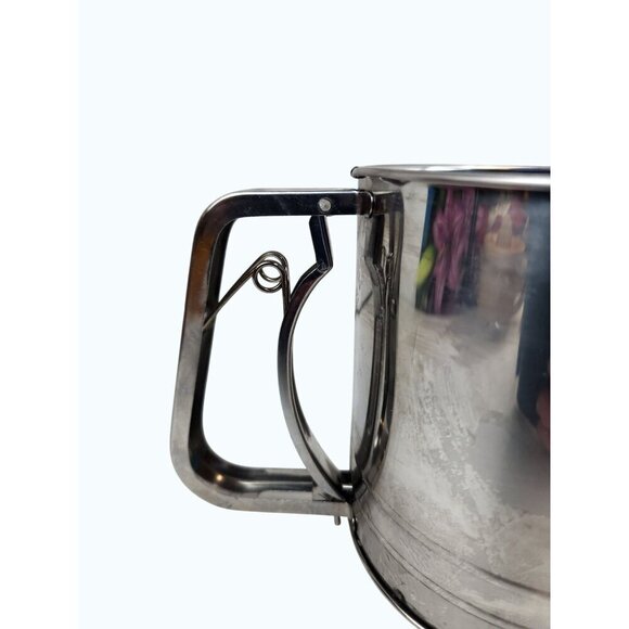 Stainless Steel Handheld Flour Sifter With Handle & Mesh Screen - Picture 10 of 11